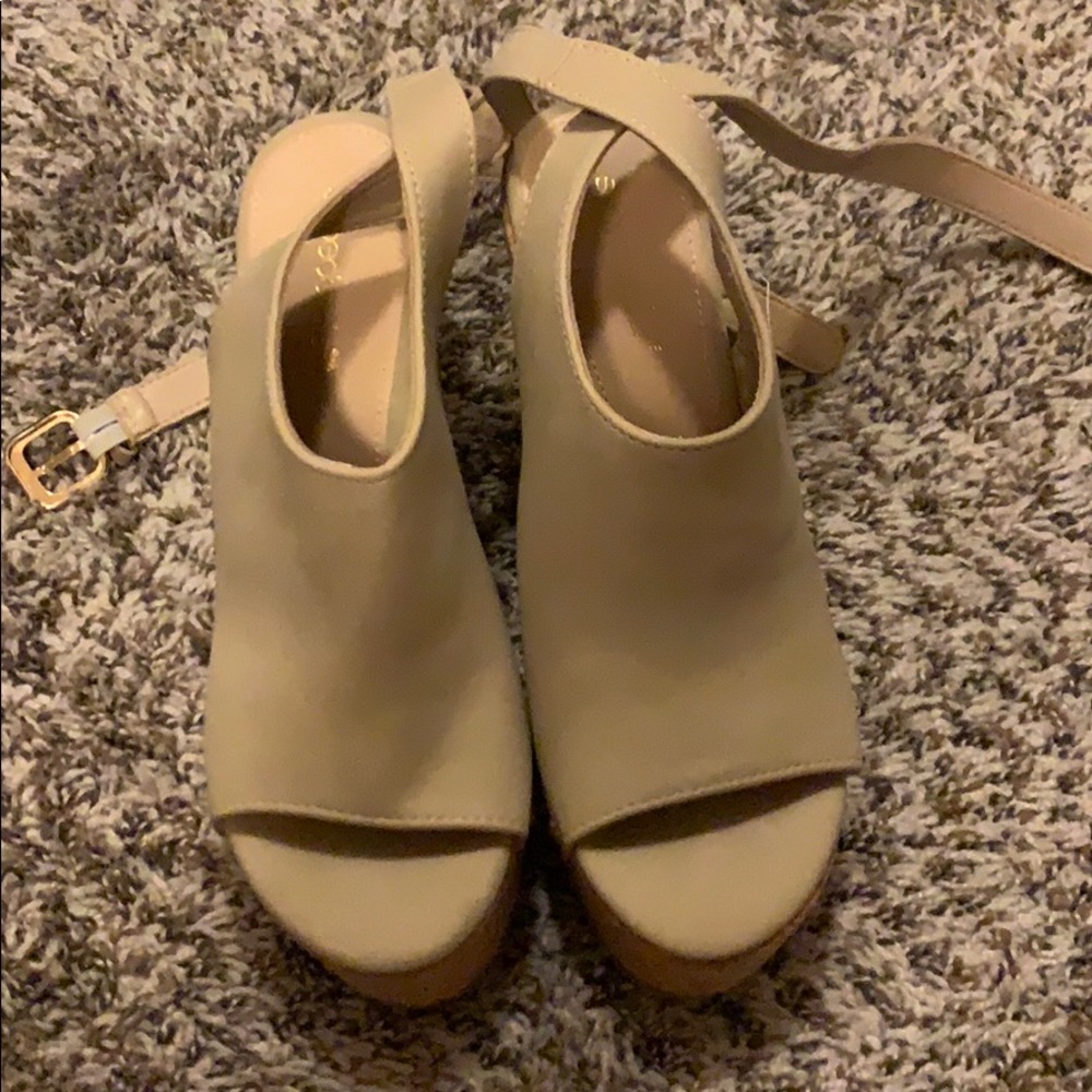 Nude wedges